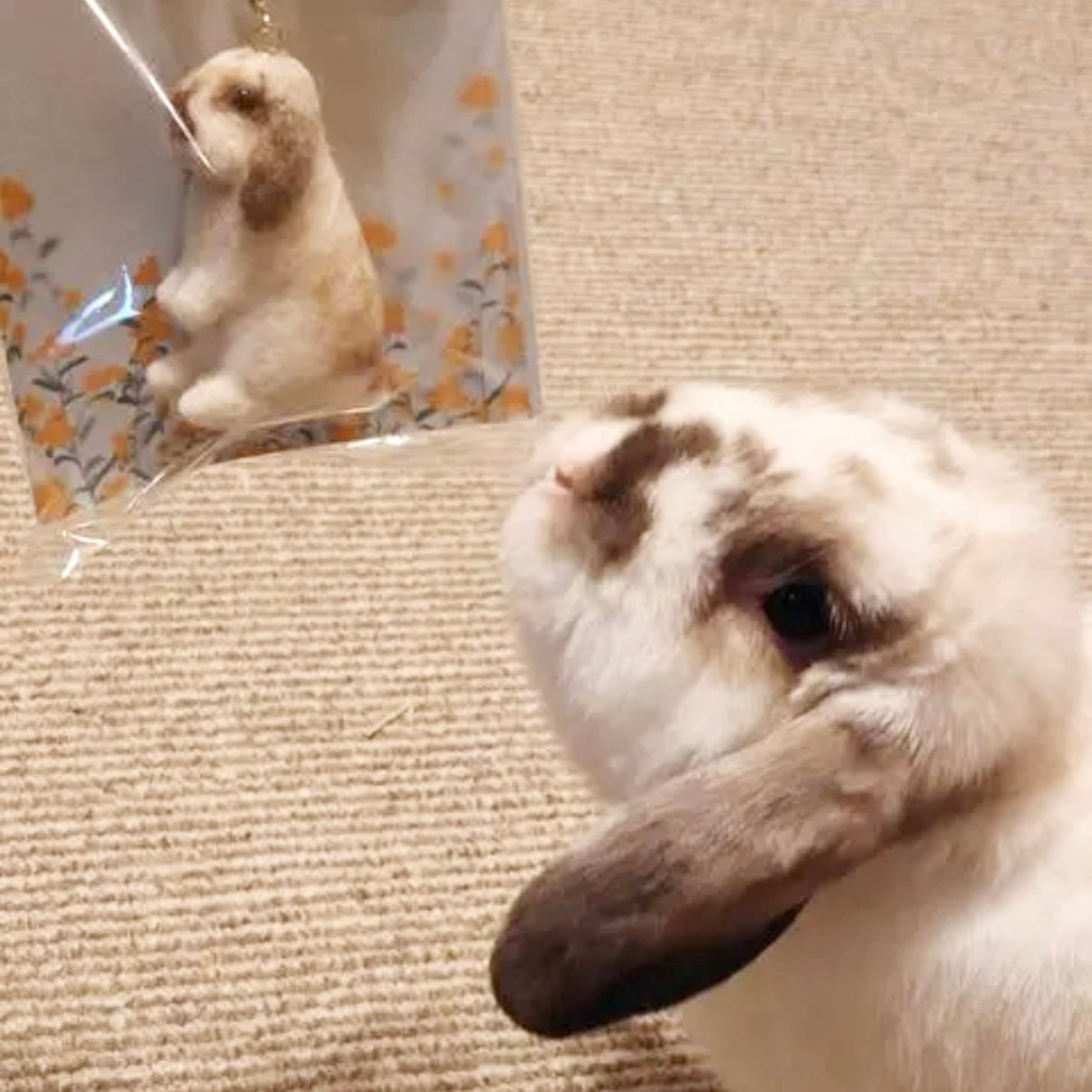 Wool Felt Bunny Bag Charm – Standing pose, Customizable – Keychain / Strap / Ornament